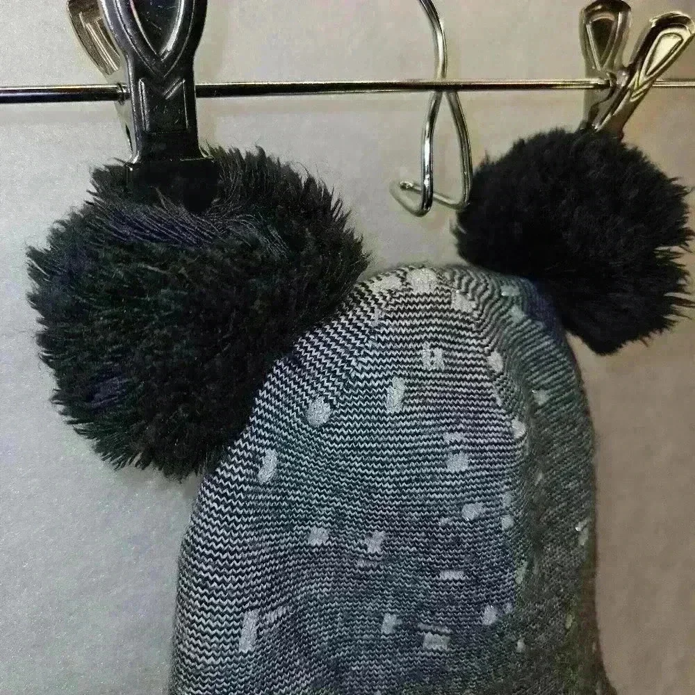 Under Armour‎ double Pom Beanie W/ Tassels Black Youth M 4-6 Y.O. 130323 EUC